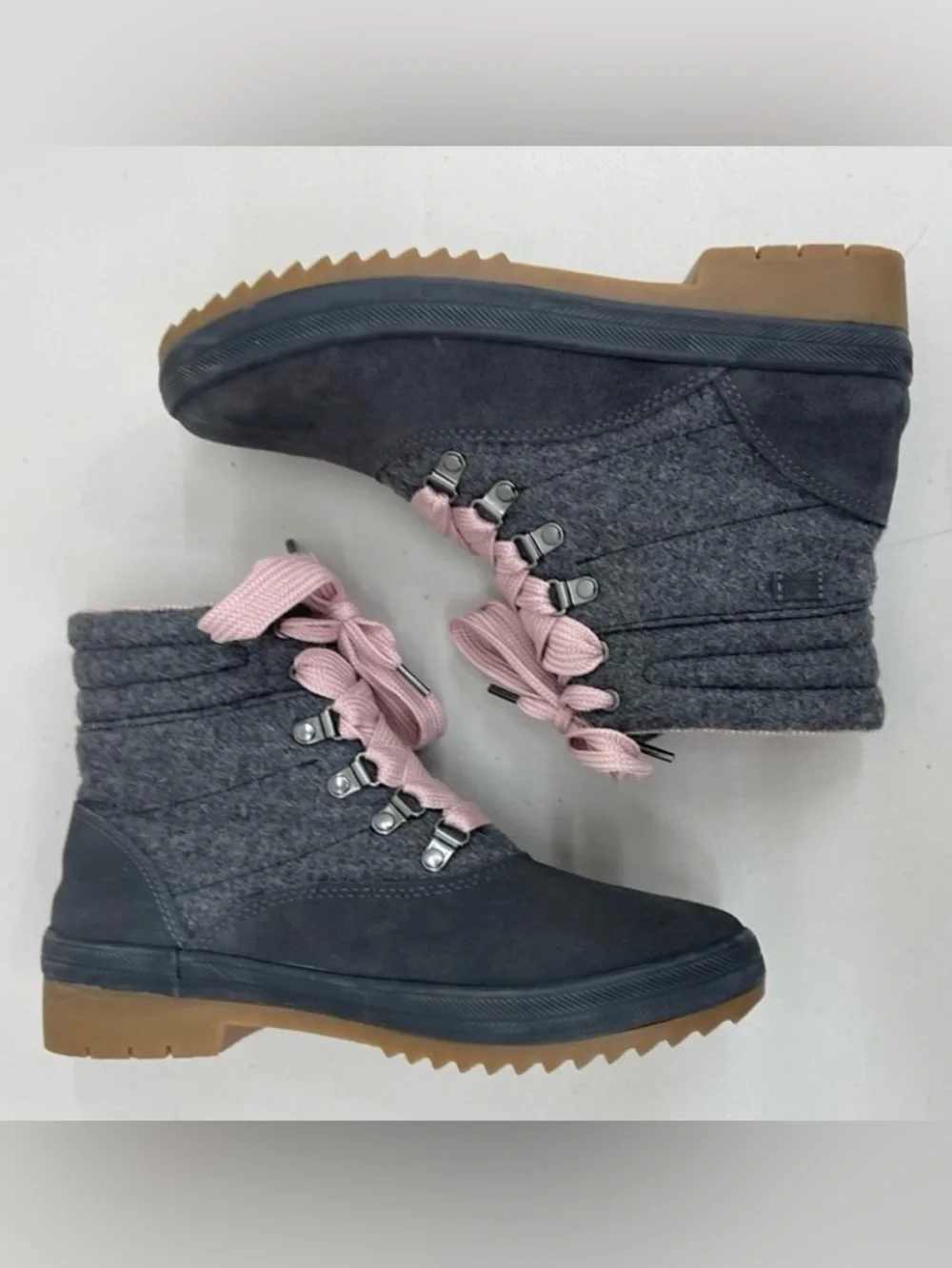 KEDS Gray Boots Pink Laces Lug Sole sz 8 Like New - Picture 1 of 8